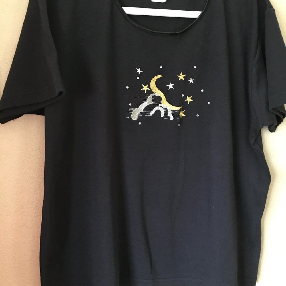 Quacker Factory top , black 1X embroidered moon,stars